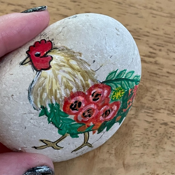 Handcrafted painted floral chicken rock white background stone red pink green - Picture 10 of 13